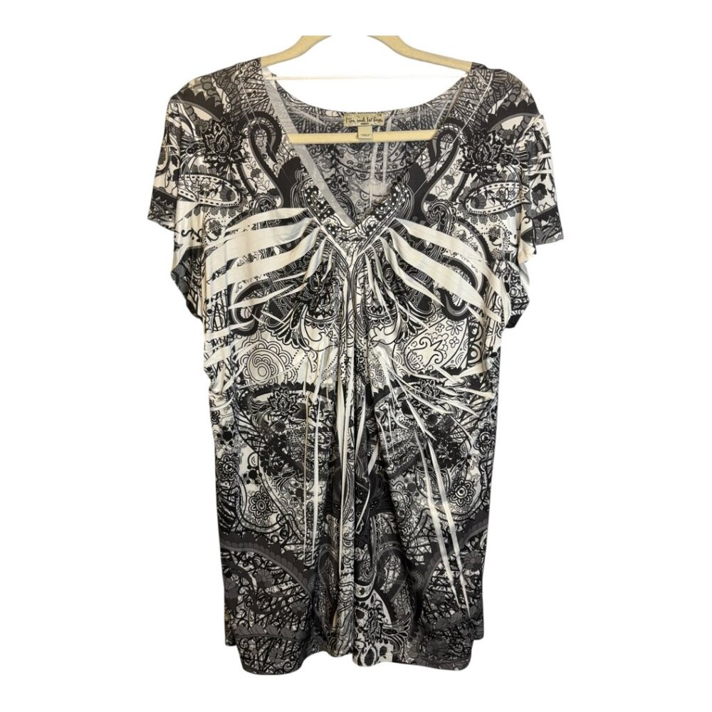 Live and Let Live Blouse Women's Size 1X Swirls Aztec Flutter‎ Black White